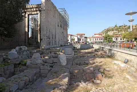 Temple of Augustus and Rome