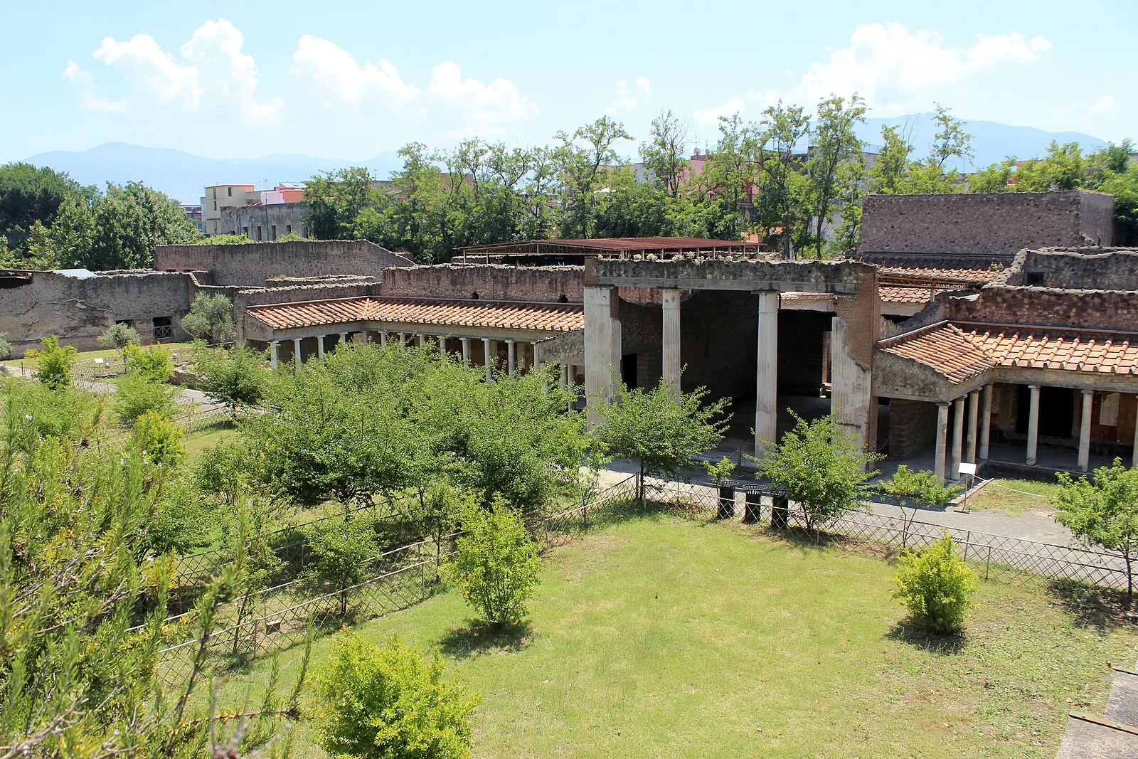Oplontis