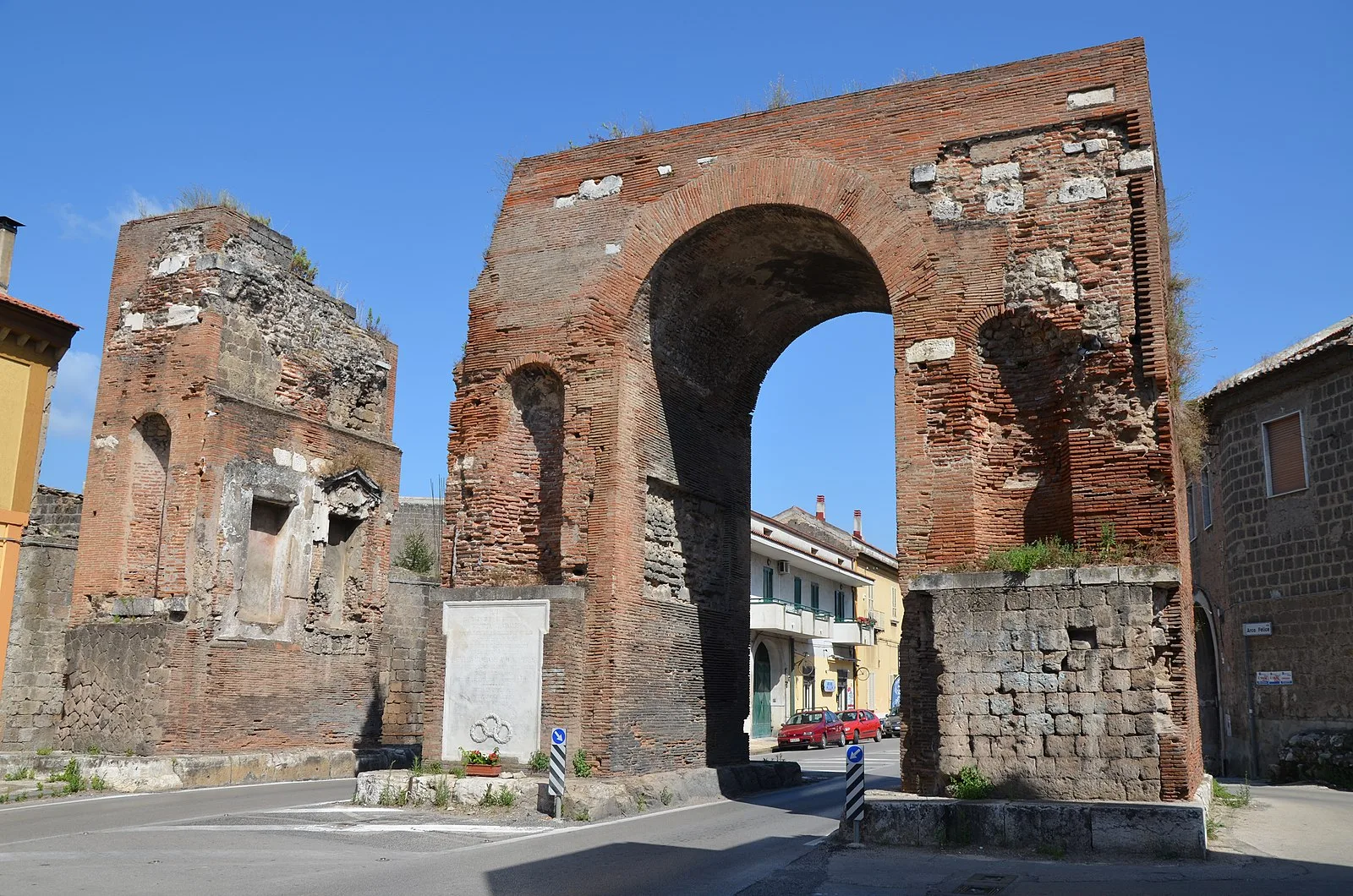 Arch of Hadrian, Capua