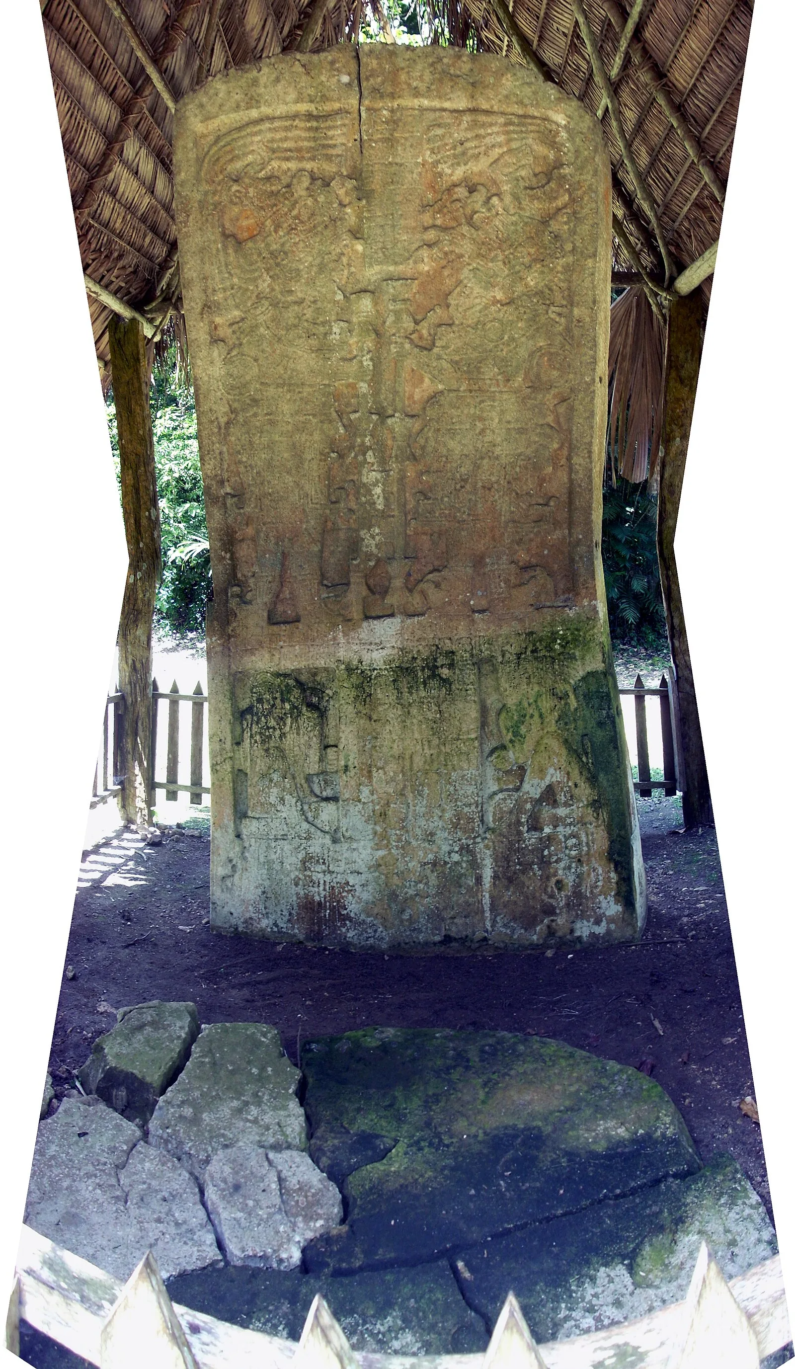 Ixkun Mayan Arqueológico Site