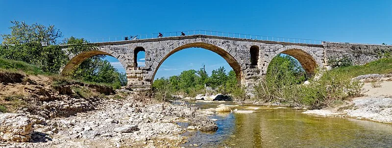 Pont Julien