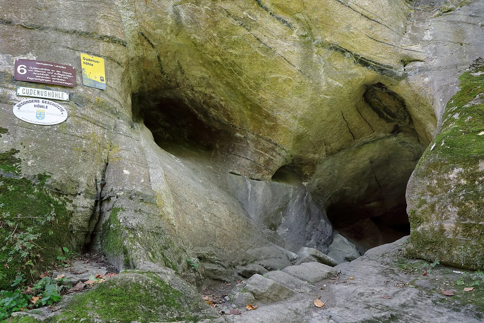 Gudenus Cave