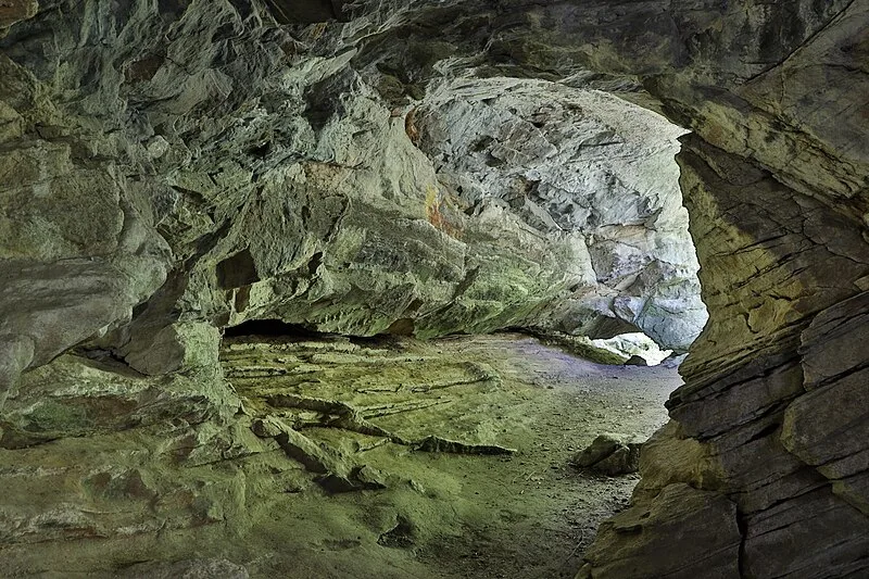 Gudenus Cave