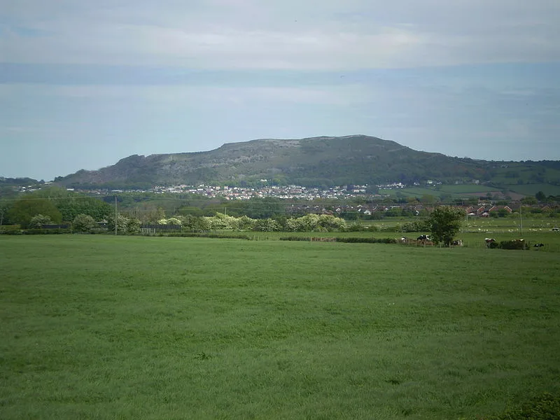Moel Hiraddug
