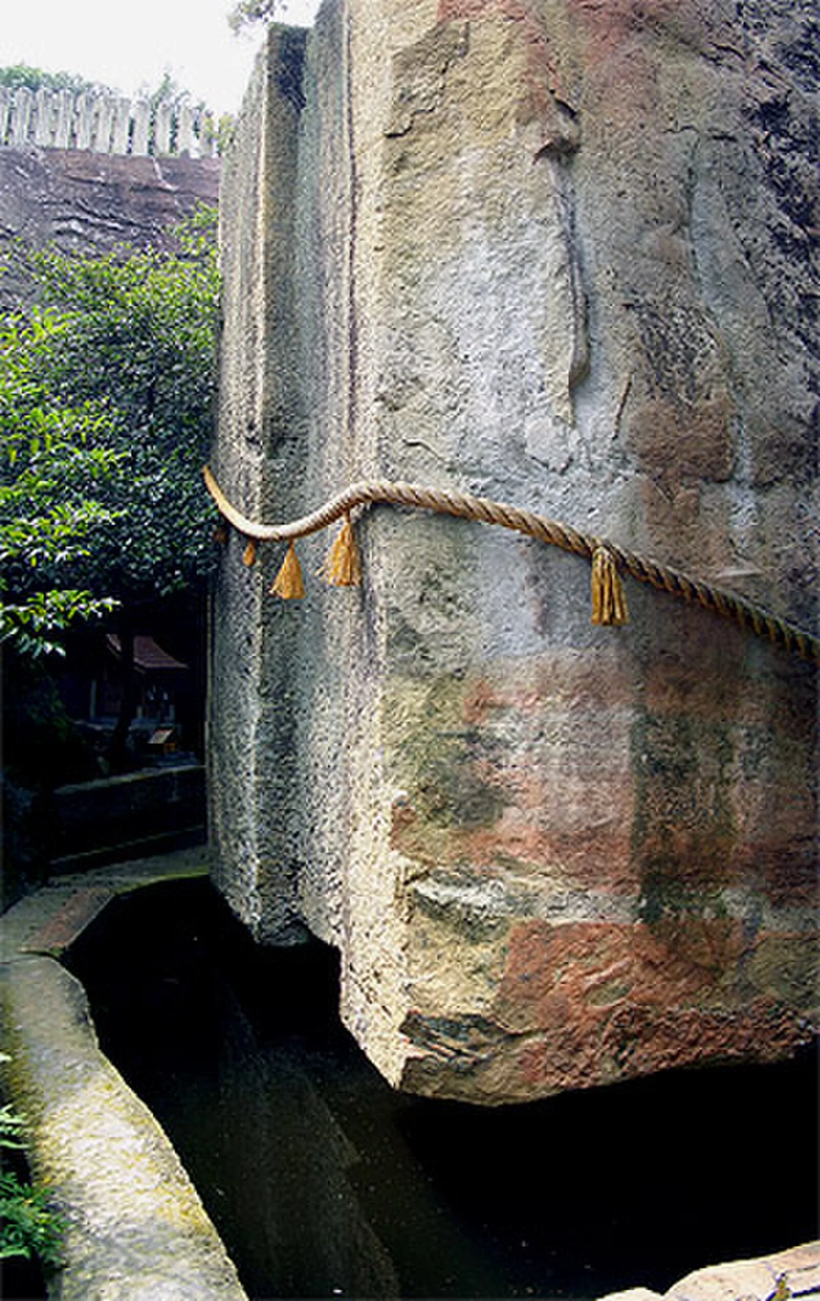 Ishi no Hōden Megalith