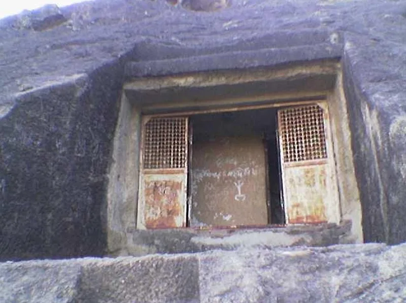 Kadia Dungar Buddhist Cave