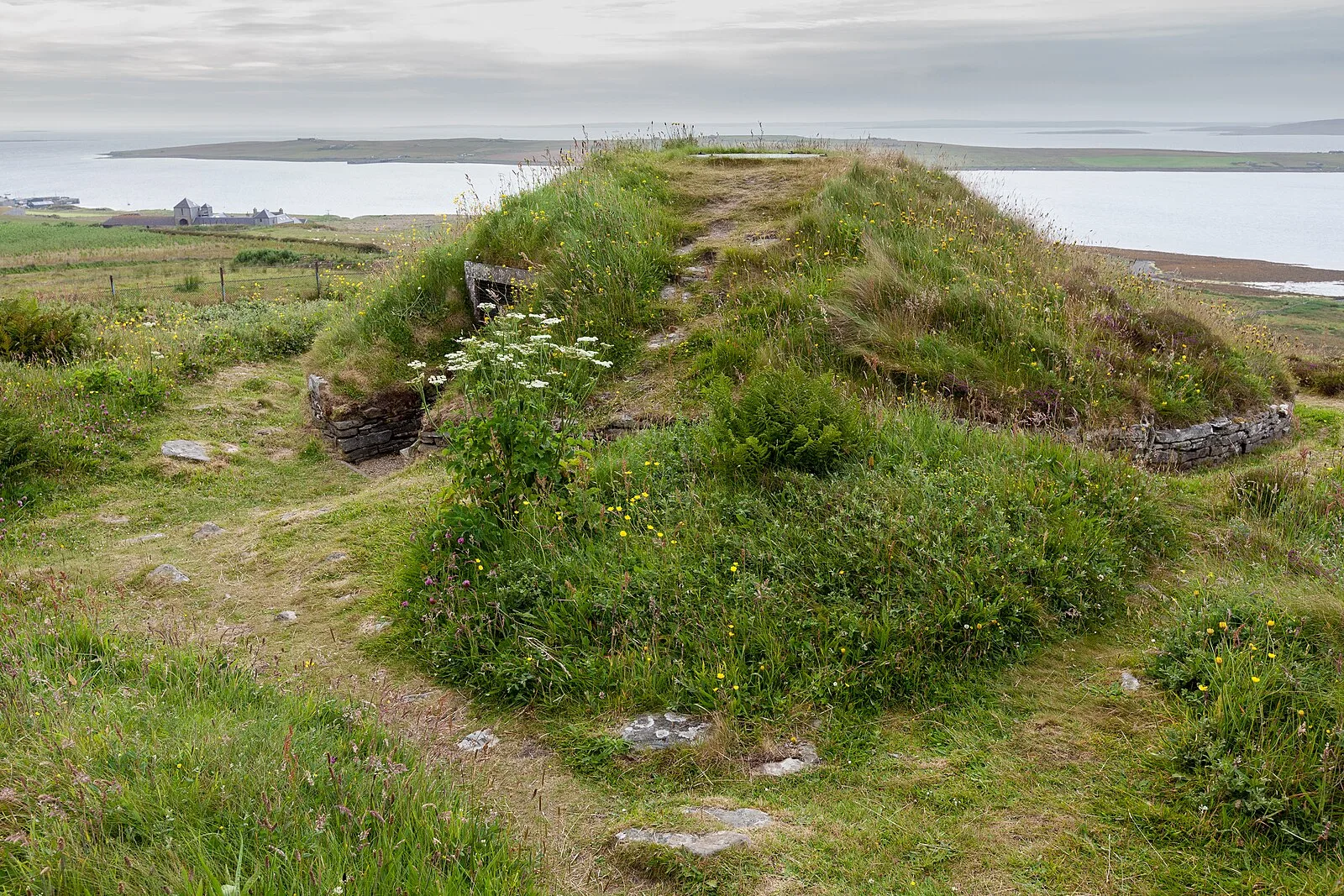 Taversöe Tuick Chambered Cairn