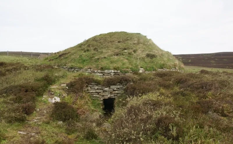 Taversöe Tuick Chambered Cairn