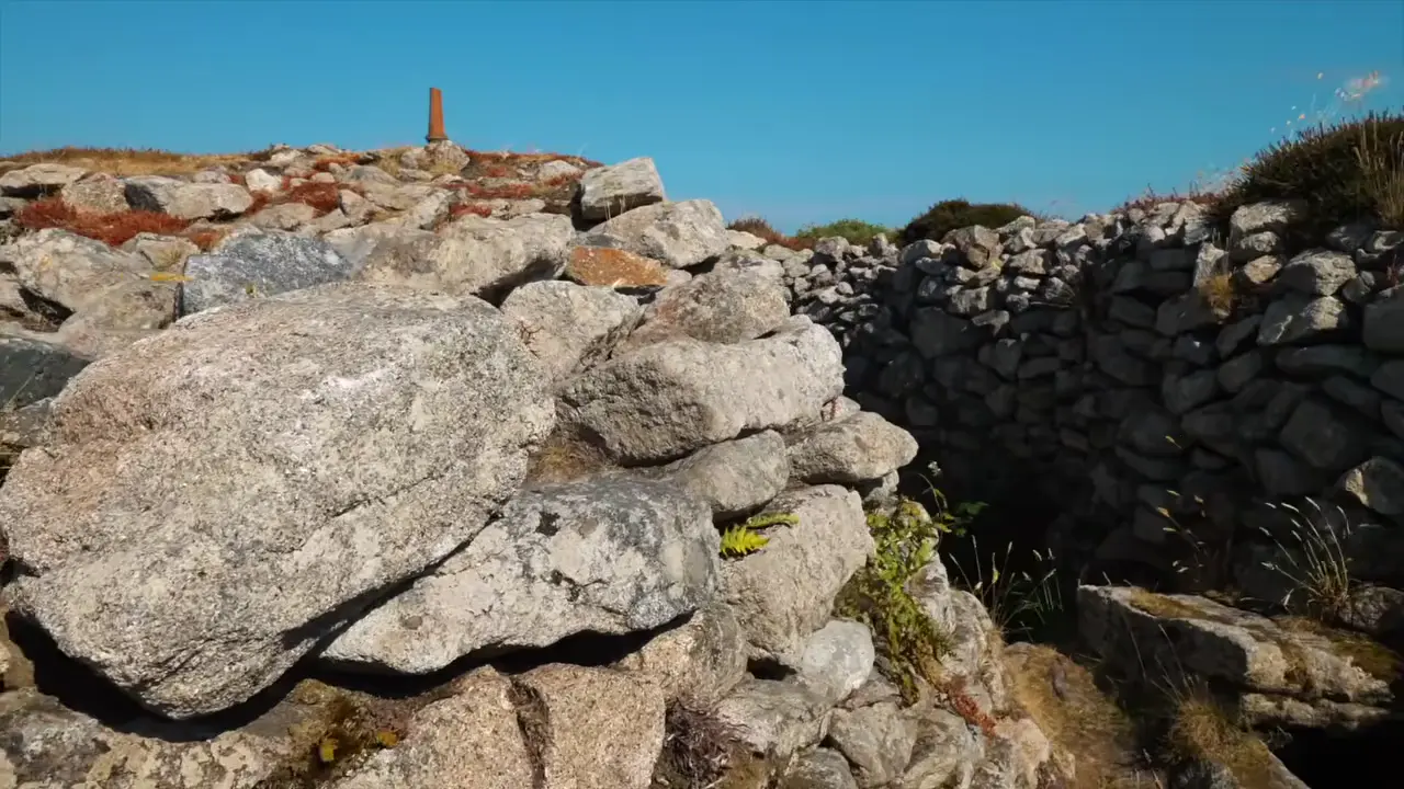 THE BALLOWALL BARROW. A 5,000 Year Old Burial Mound in Cornwall.