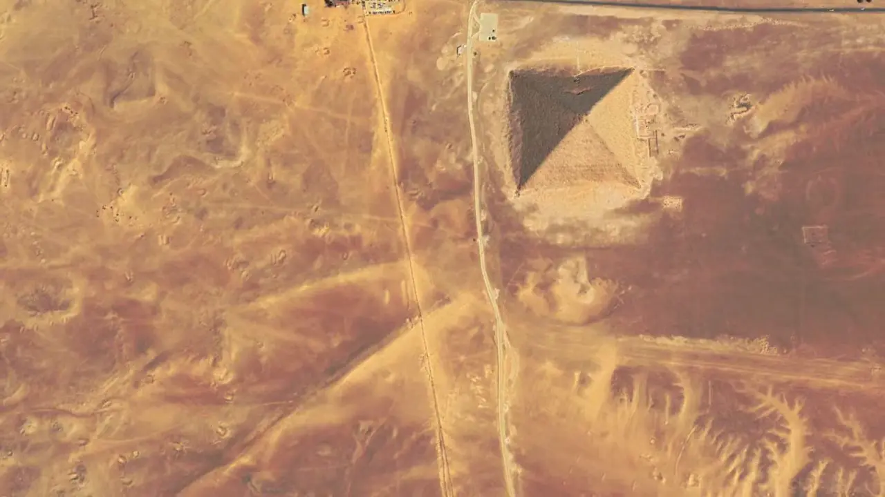 Mysterious Features at the Red Pyramid Reveal Ancient Engineering!