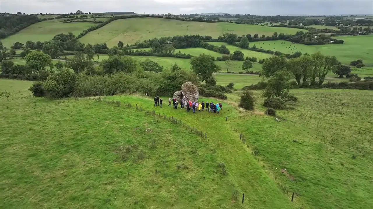 Irish megalithic monument types catalogued in tour song