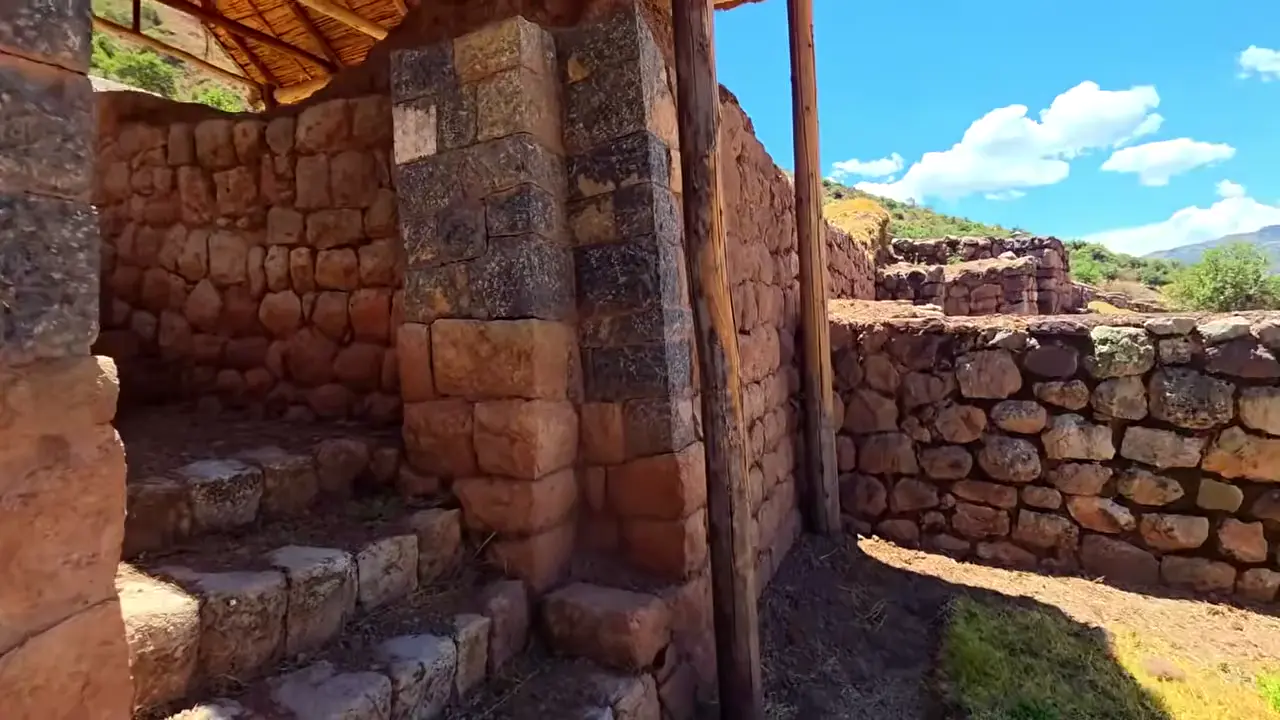 Inca double-jam doorway at Puma Orqo lacks the older megalithic joints