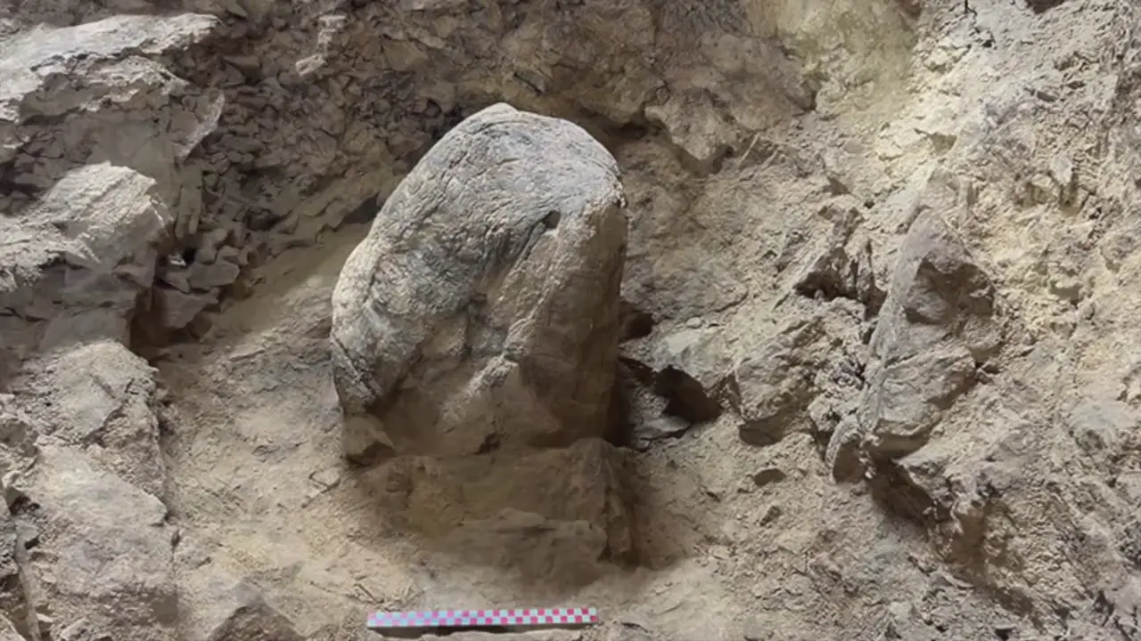 Gedikkaya Cave: Epipalaeolithic ritual features and stone circle predating Göbekli Tepe