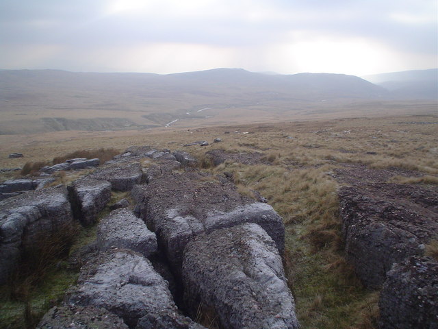 Coarse sandstone beds dipping southwards - geograph.org.uk - 1096728
