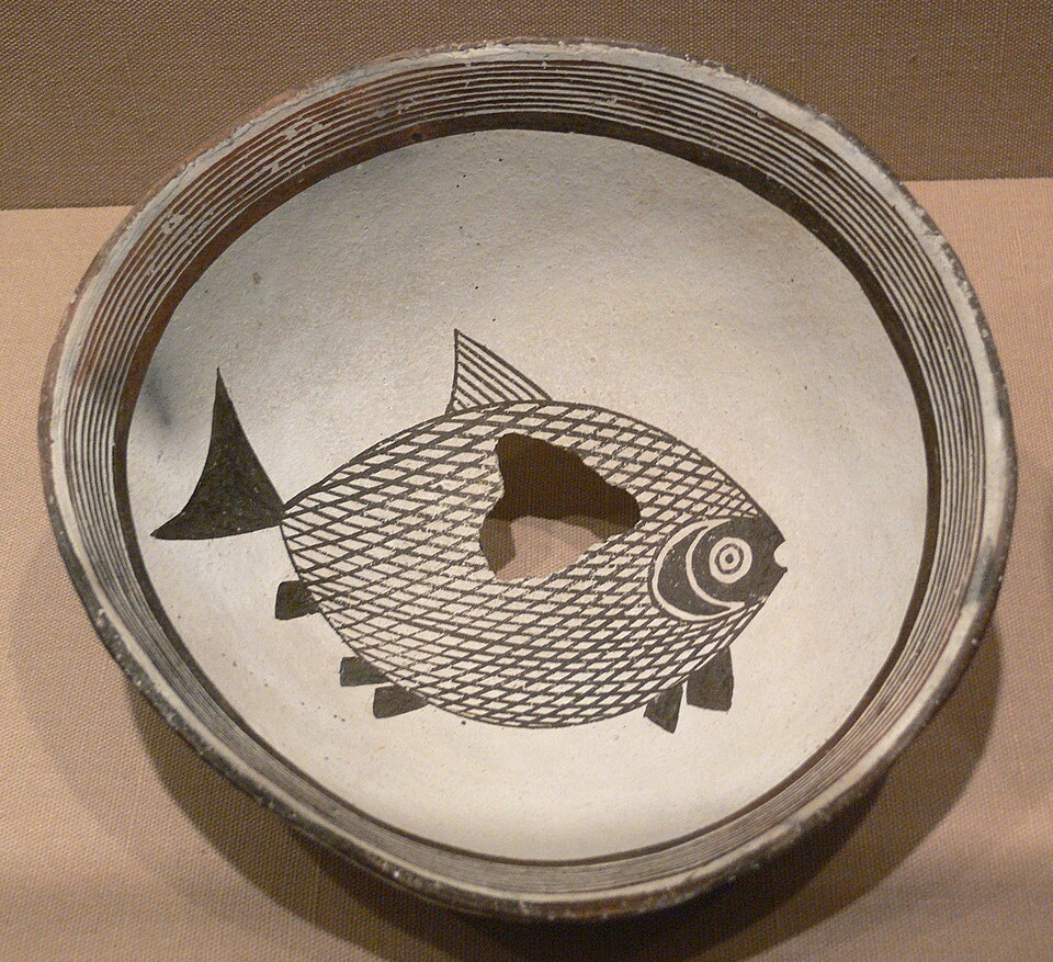 Mimbres Bowl with fish DMA 1998-103-FA