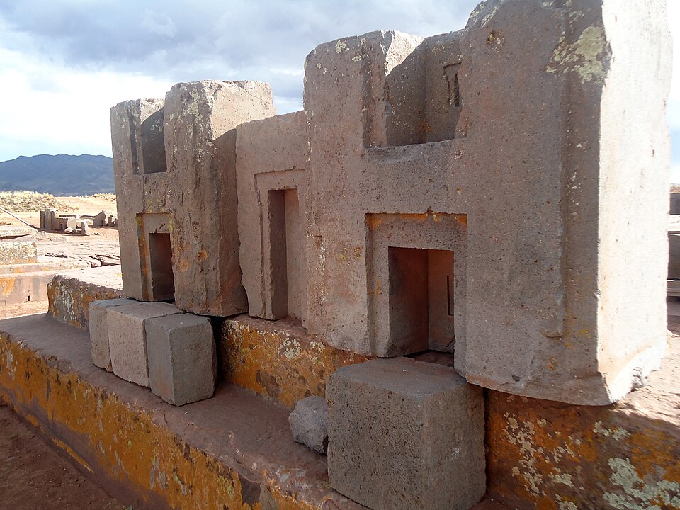 Puma Punku H profile walls