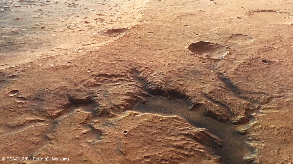 gallery:8e4629b8|verified:yes|Valley feeding Palos Crater ESA286923