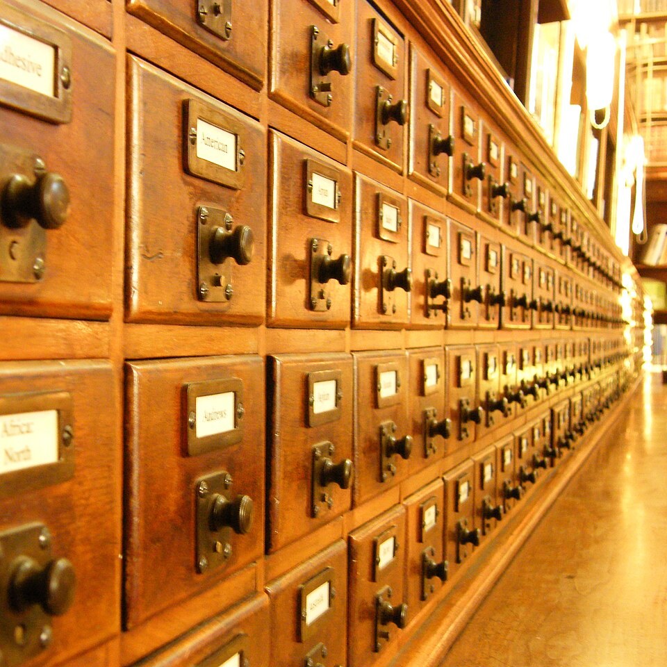 2009 3962573662 card catalog